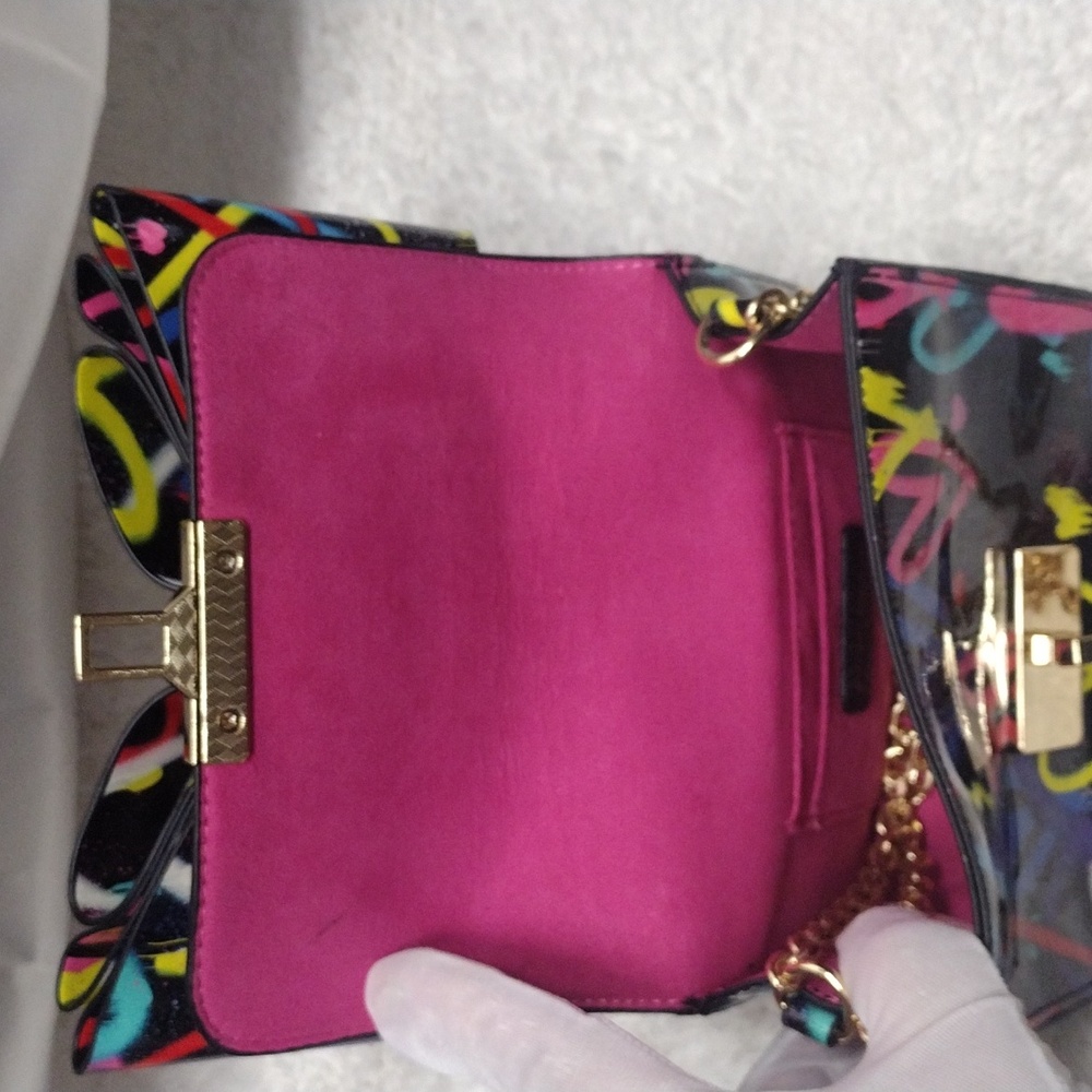 Betsey Johnson Graffiti Hearts Small Bow Flap Crossbody Purse - Picture 10 of 16